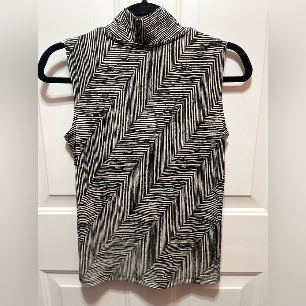 9&CO. Black and tan illusion twist neck and wrap. Size XS - Picture 3 of 3
